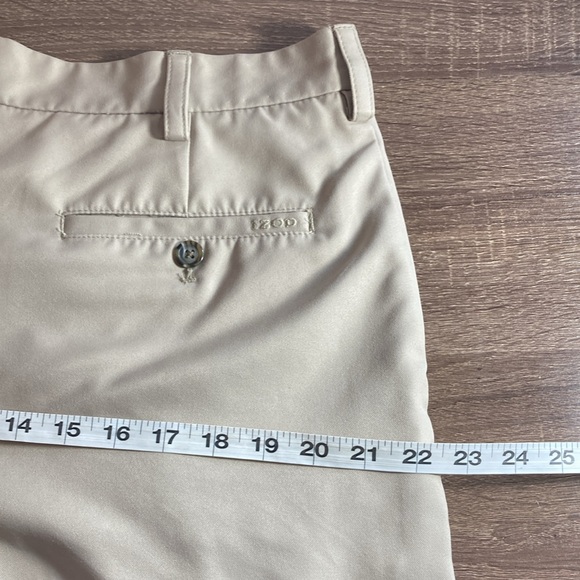 EUC Mens 34 IZOD Golf Tan Flat Front Shorts - Picture 9 of 11